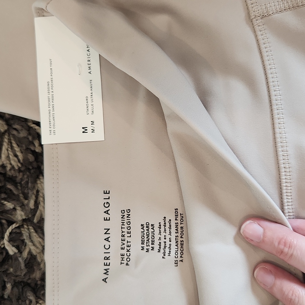 American Eagle Tan Everything Pocket Legging! - Picture 3 of 4